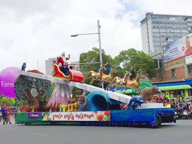 (c)ecube161201_santaparade00.jpg