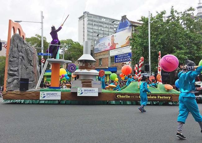 (c)ecube161201_santaparade04.jpg