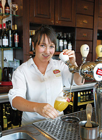 Kirsty McLean　カースティー・マクリーンさん Stella Artois NZ Draught Master Champion  ニュージーランドで一番のビール注ぎ手