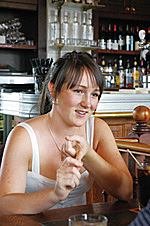 Kirsty McLean　カースティー・マクリーンさん Stella Artois NZ Draught Master Champion  ニュージーランドで一番のビール注ぎ手